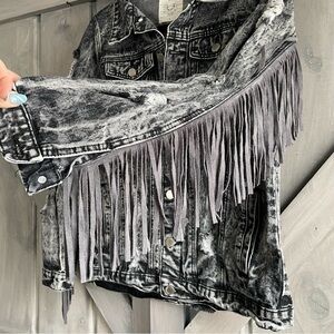 Fantastic Fawn Distressed Stretchy Acid Wash Denim Jacket Fringe motley crue‎